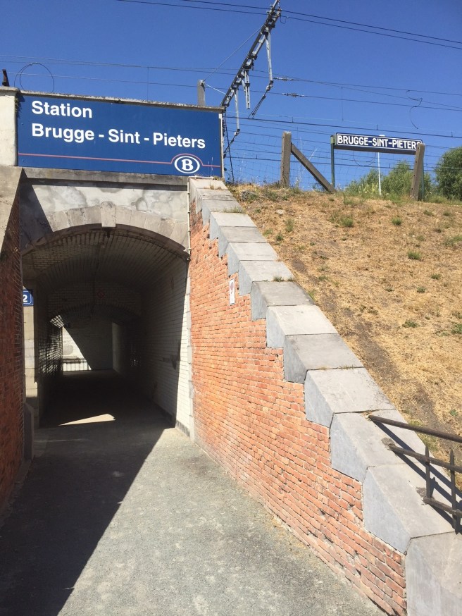 Station Brugge-Sint-Pieters signs